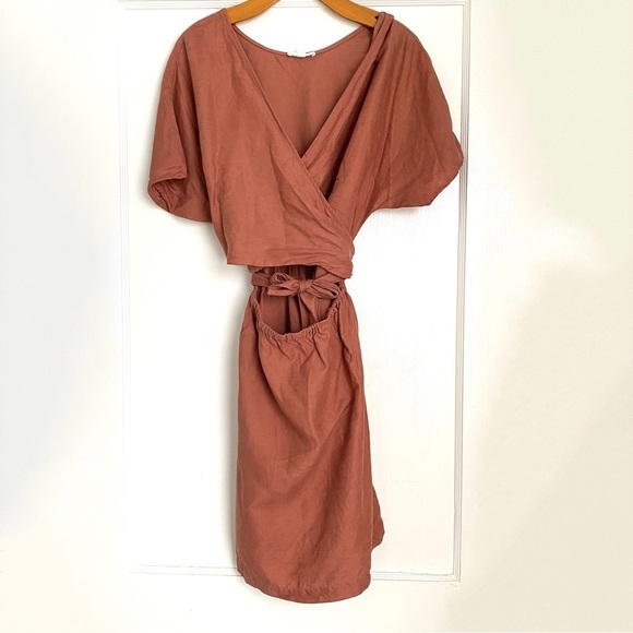 VETTA The Convertible Wrap Mini Dress Clay size Medium - Picture 4 of 9